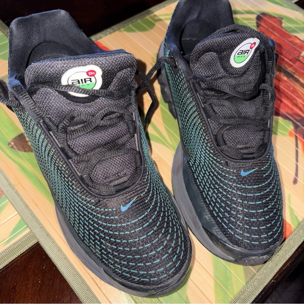 Nike air max Dn big Kids' Black & green blue SZ 7y PREOWNED